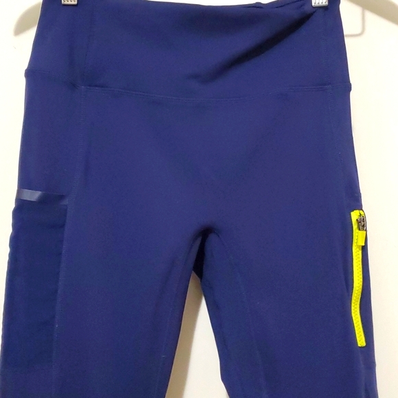 Fabletics Women's Motion 360 Trinity High-Waisted Navy Utility Legging Sz XS - Picture 3 of 10